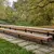 Lange picknicktafel in de openbare ruimte