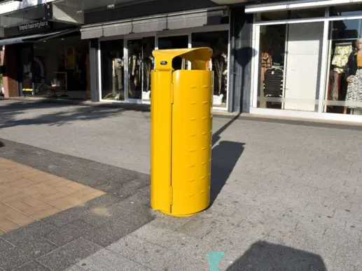 Kleurrijk straatmeubilair in de openbare ruimte