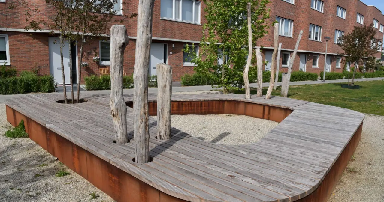 Cortenstahl Sitzinsel Grijsen