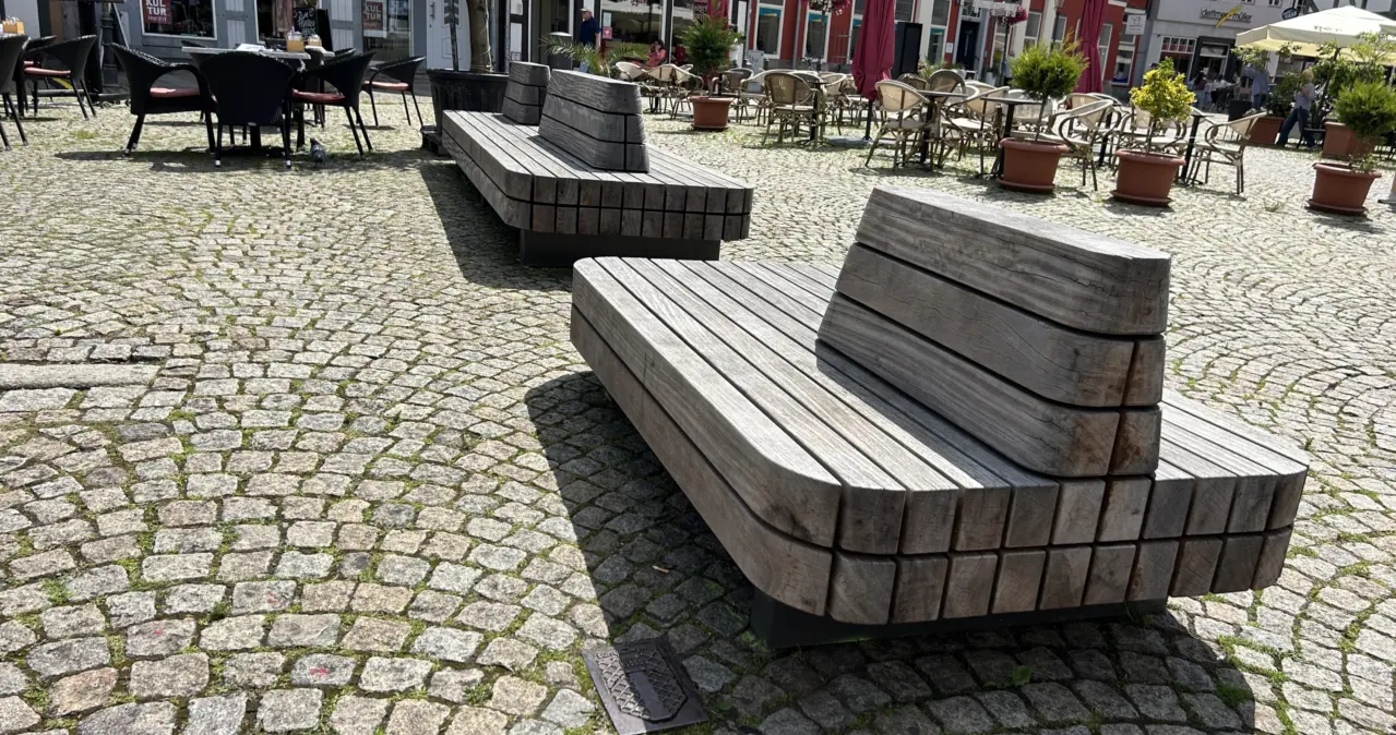 Celle Großer Plan Sonderanfertigung Serie Plane Solid 2 Grijsen Stadtmobiliar