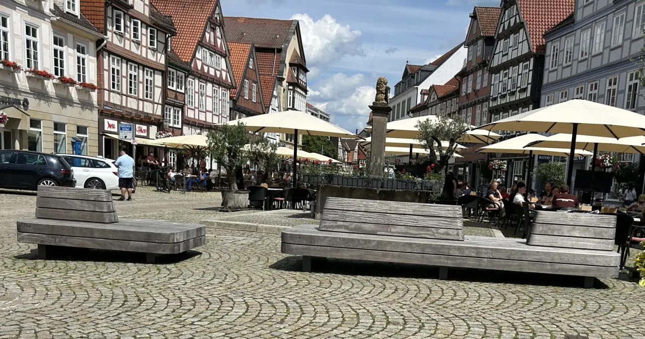 Celle Großer Plan Sonderbank Serie Plane Solid 3 Grijsen Stadtmobiliar