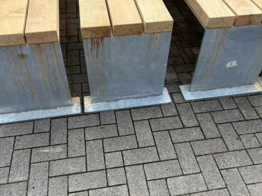 Gerbsäure auf Stahl Grijsen Stadtmobiliar
