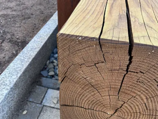 Karlchreut Pure Podest Rückenlehne Einzelsitz Corten 5 Grijsen Stadtmobiliar
