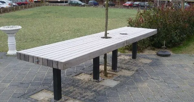 Tisch Plane Außentafel Loch für Baum Grijsen Stadtmobiliar klein