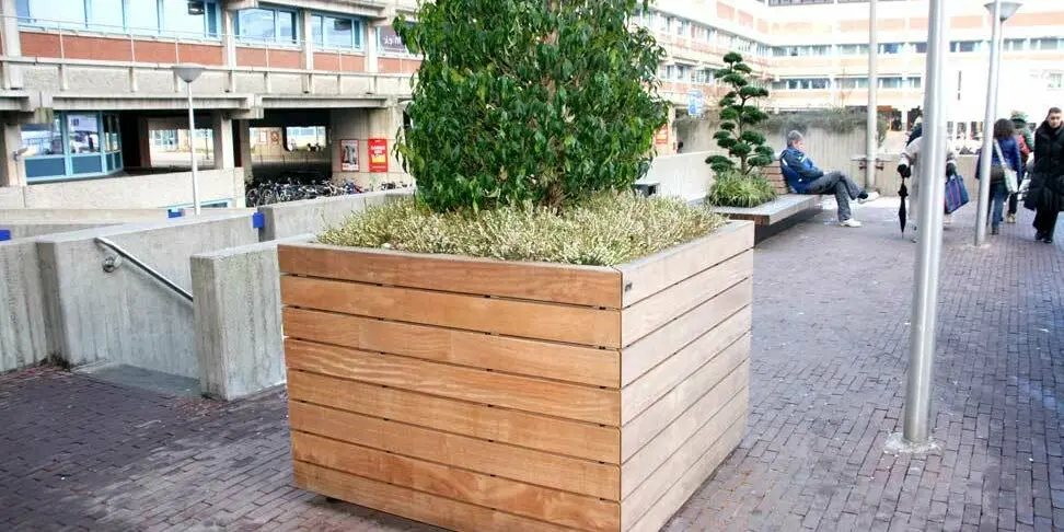 Pflanzkübel aus Holz Superbe