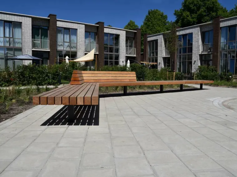 Hout in de buitenruimte hardhout of lokaal hout