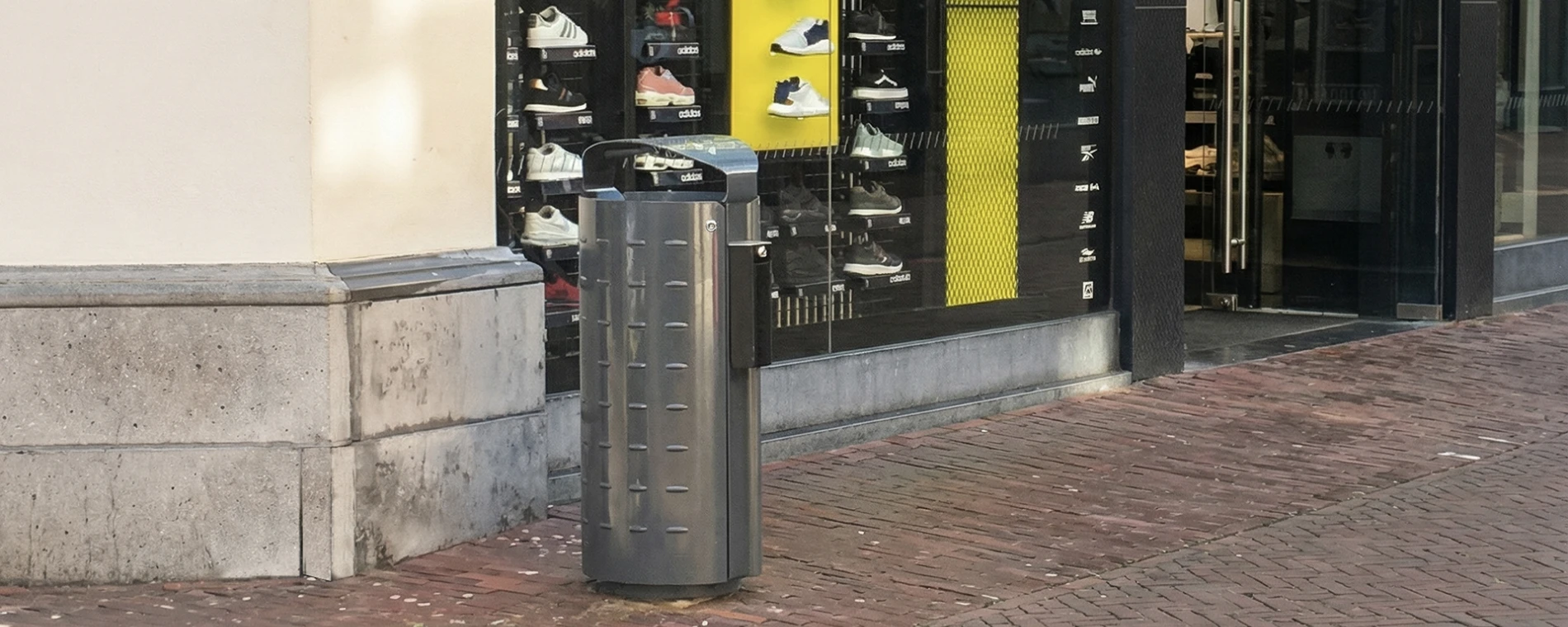Afvalbak Constructo 102 met asbak voor de openbare ruimte