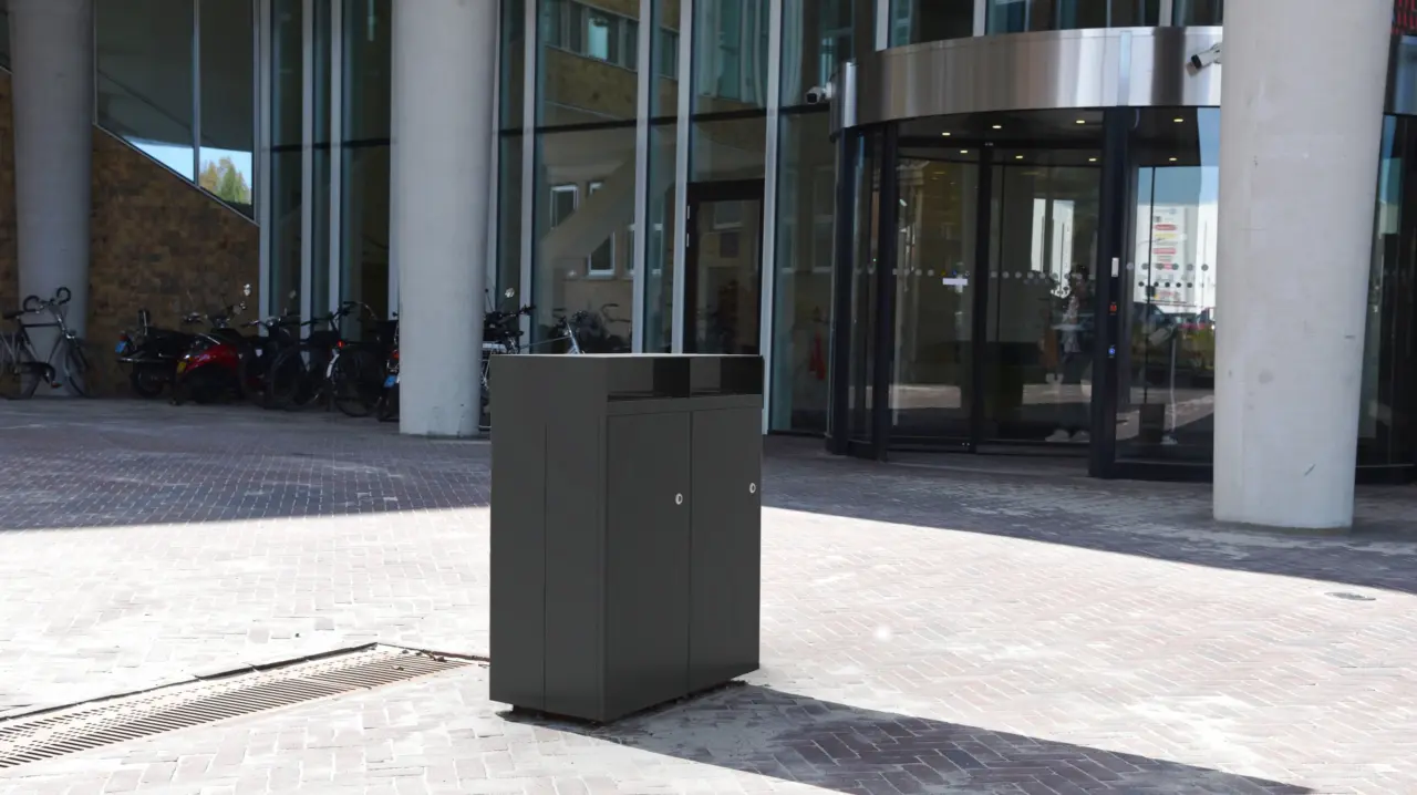 Abfallbehälter Quadrat Duo Gecoat render für den kommunalen Außenbereich Grijsen Stadtmobiliar