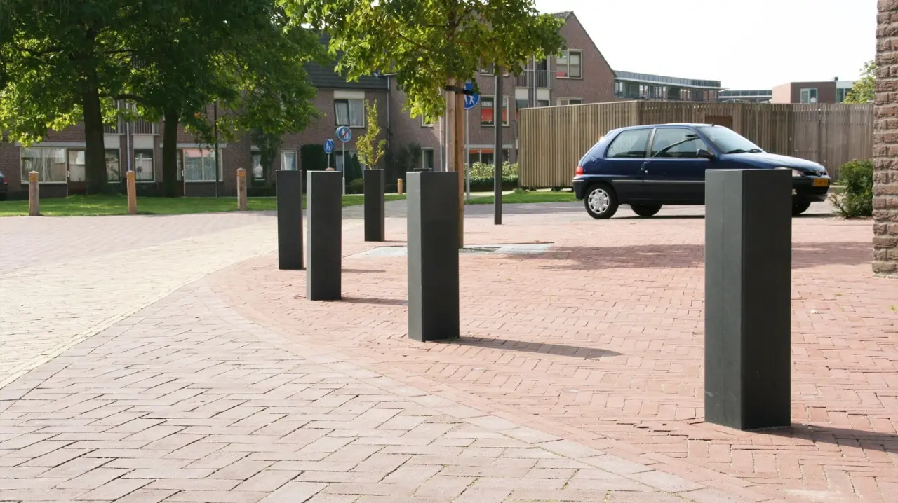Poller Quadra II  für den öffentlichen Raum Grijsen Stadtmobiliar