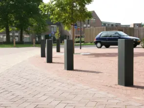 Poller Quadra II  für den öffentlichen Raum Grijsen Stadtmobiliar