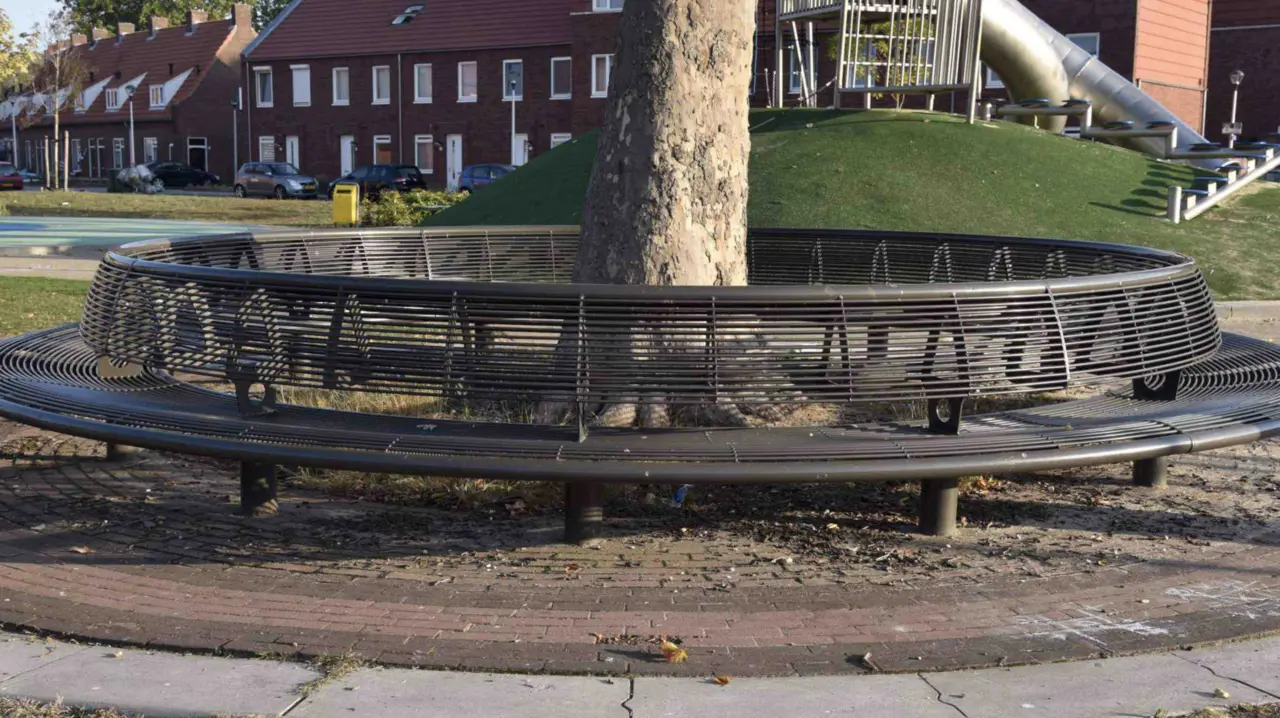 Baumbank Wenters mit Rückenlehne Grijsen Stadtmobiliar