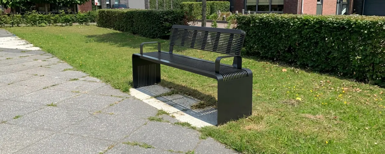 Buitenbank Bend met rug en armleuning staal