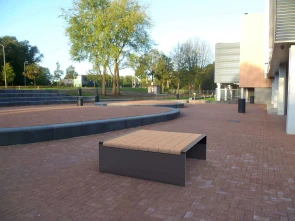 Buitenbank Bend poef planken