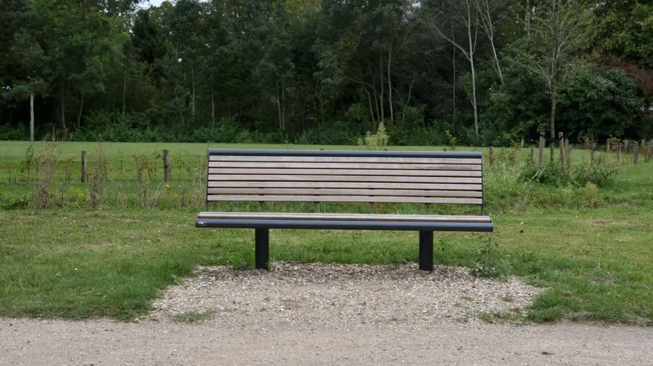 Buitenbank Cruzado enkelzits met rugleuning hout voor de openbare ruimte 3