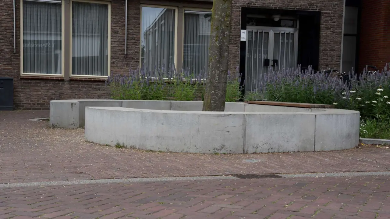 Sitzbank Grid Element 4 für den Aussenbereich 1 Sitzelement öffentlicher Raum Grijsen Stadtmobiliar