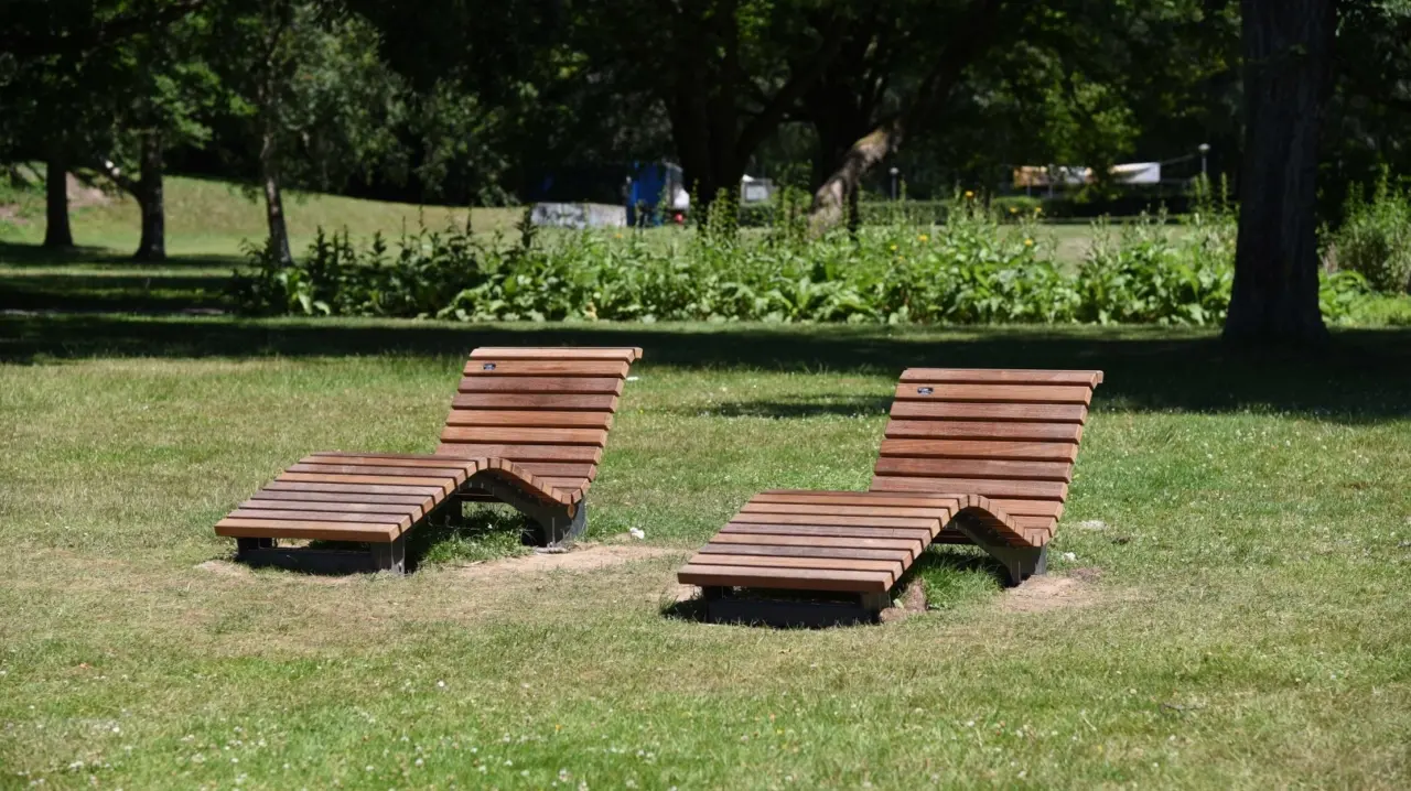 Buitenbank Notaris ligbed