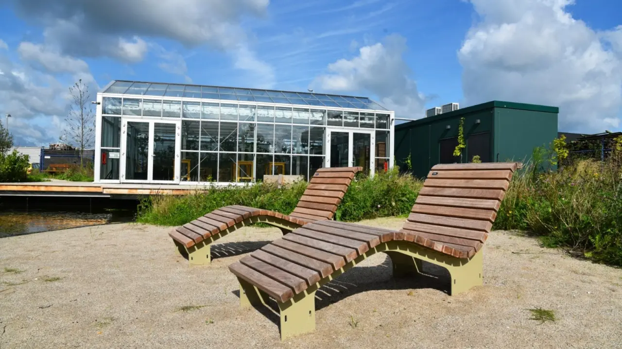 Notaris ligbed voor de openbare ruimte