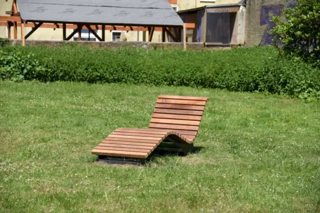 Buitenbank Notaris ligbed