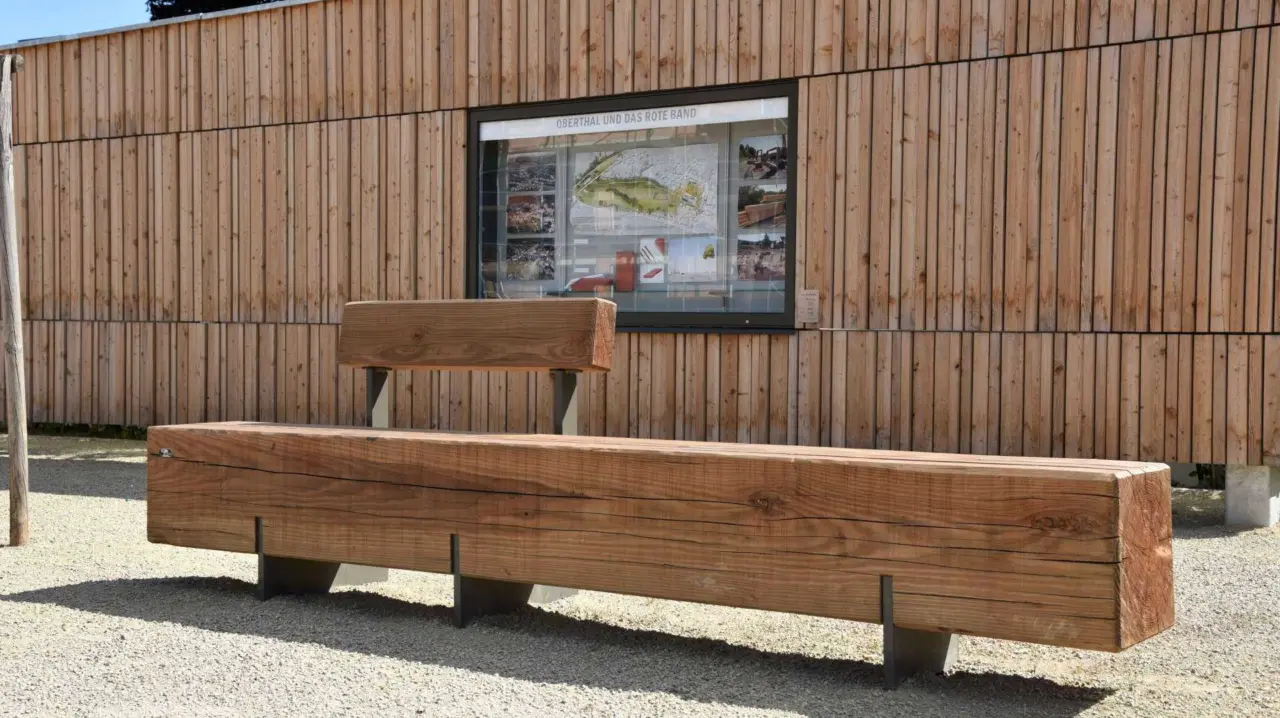 Pure Einzelsitz mit Rückenlehne (3000) Parkbänke Grijsen Stadtmobiliar
