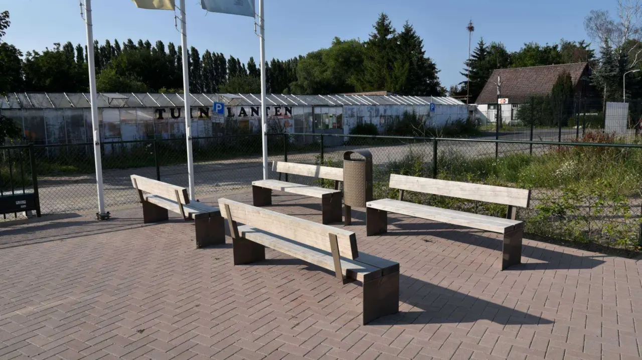 Product reference photo Quadrat single seat with backrest grijsen 2