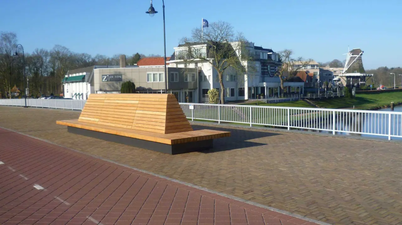 Buitenbank Tail groot