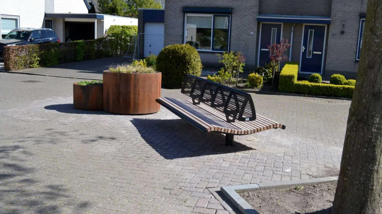 Wenters Doppelsitz mit Rückenlehne (Holz/Stahl) Parkbänke Grijsen Stadtmöbel
