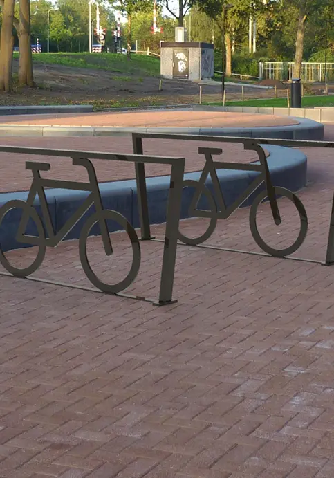 Fahrradbügel Sonderanfertigung Cubic XL mit Fahrradlogo Grijsen Stadtmobiliar