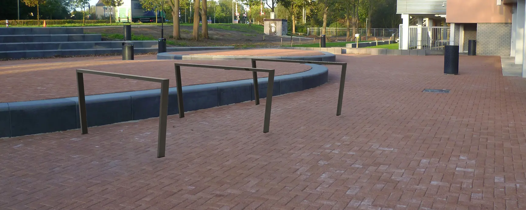 Fahrradbügel Cubic II XL header Grijsen Stadtmobiliar