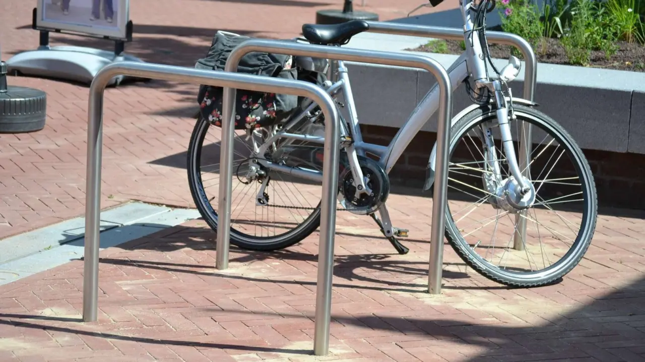Fietsbeugel Nietje Dubbel voor de openbare ruimte