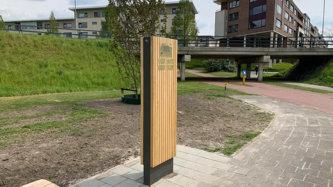 Information pillar Wooden Pillar in Veldhoven 1