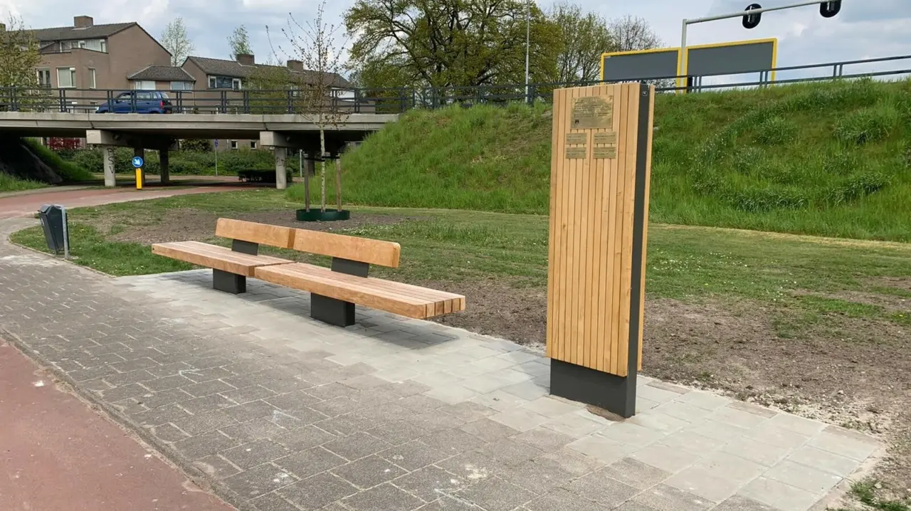 Information pillar Wooden Pillar in Veldhoven 3