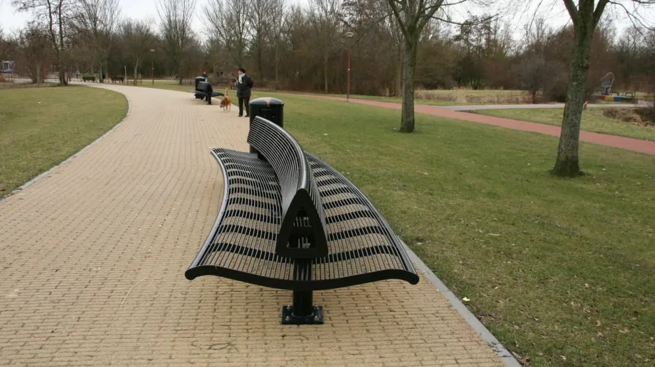 Parkbank Maßanfertigung Serie Wenters Grijsen 23 Park- und Stadtmobiliar