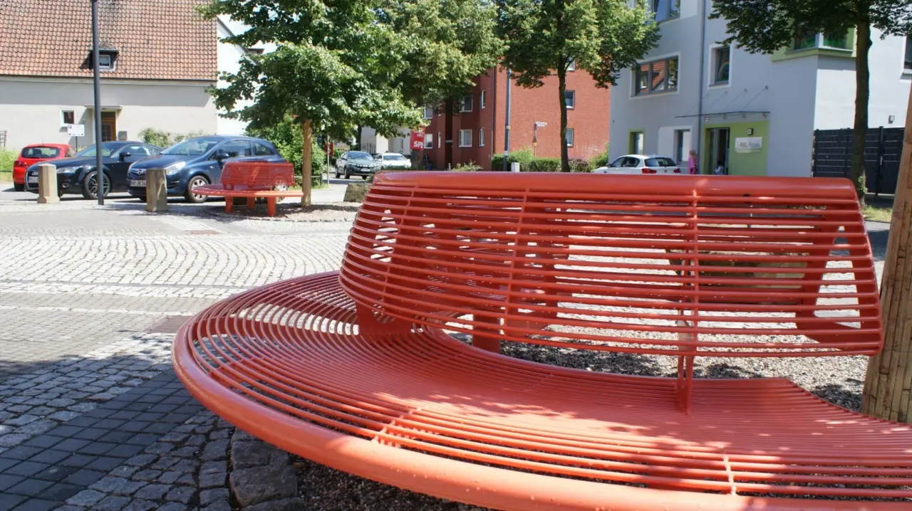 Parkbank Maßanfertigung Buitenbanken Serie Wenters Grijsen 3 Park- und Stadtmobiliar
