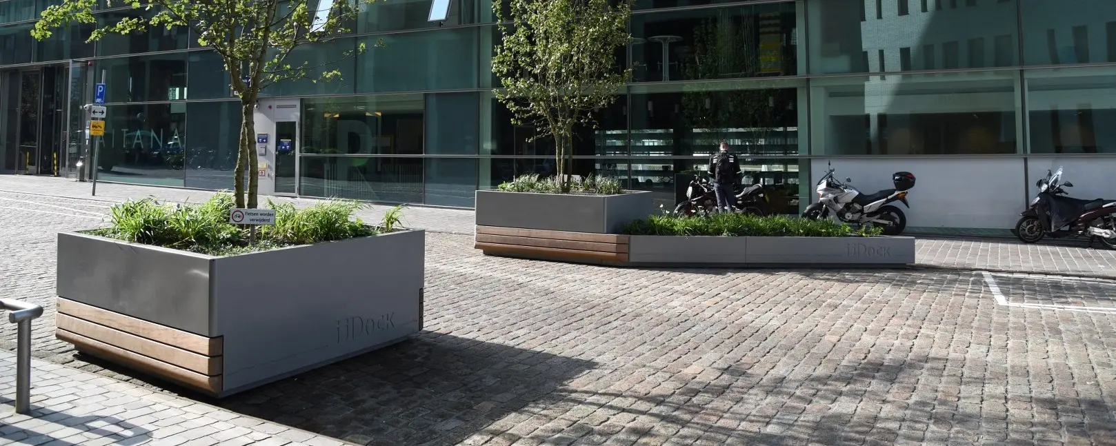 Tree Pflanzkübel für den öffentlichen Raum Grijsen Stadtmobiliar