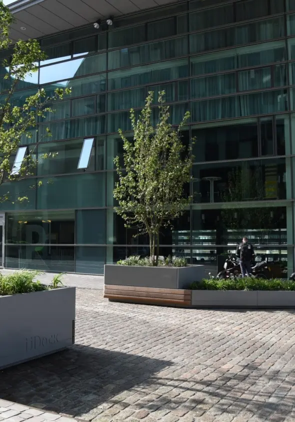 Tree Pflanzkübel für den öffentlichen Raum Grijsen Stadtmobiliar