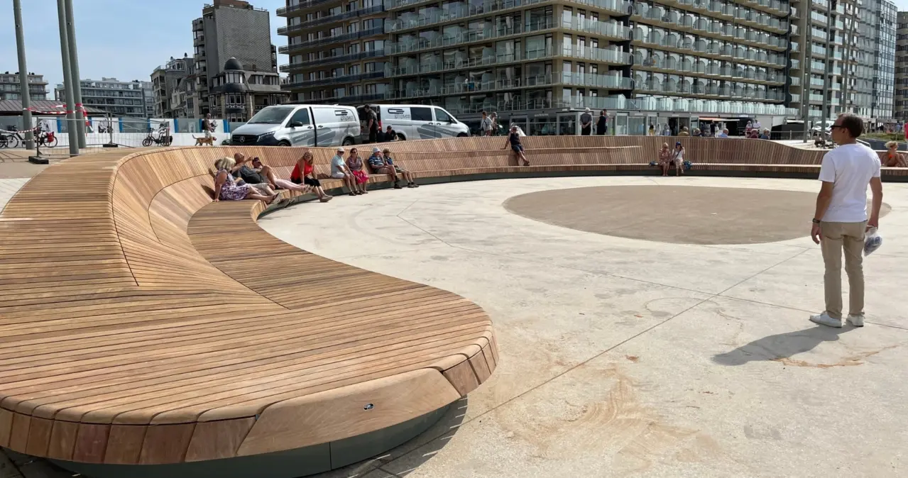 Middelkerke Westende Rauschenbergplein maatwerkbank 1
