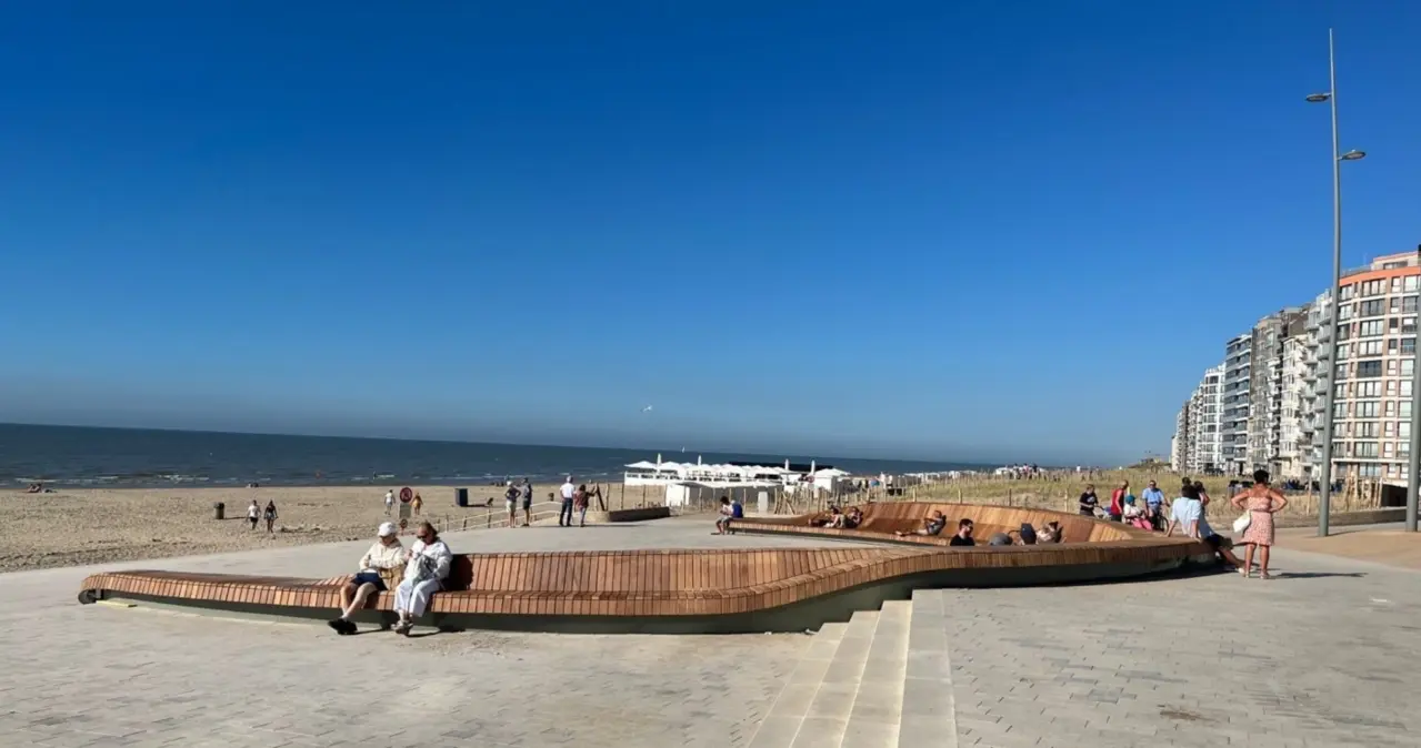 Middelkerke Westende Rauschenbergplein maatwerkbank 11