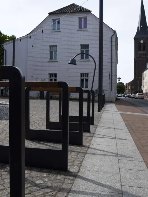 Alpen Rathausstrasse Fahrradanlehnbügel Fahrradständer Grijsen Stadtmobiliar 4