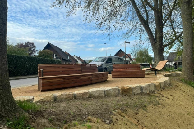 Bad Oeynhausen Aussichtspunkt Dehme Bankauflagen mit Cortenstahluntergestell 4 Grijsen Stadtmobiliar