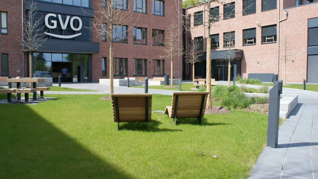 Bad Zwischenahn GVO 3 Grijsen Stadtmobiliar Notaris Liege Parkbank Plane Picknickset