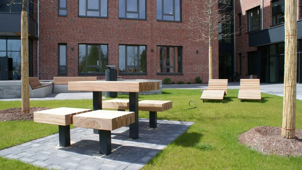 Bad Zwischenahn GVO 6 Grijsen Stadtmobiliar Parkbank Picknickset Plane
