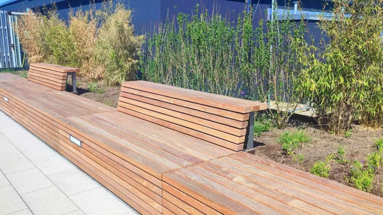Berlin Grasblau 3 Bankauflage Parkbank Sondermodell Grijsen Stadtmobiliar Außenbereich