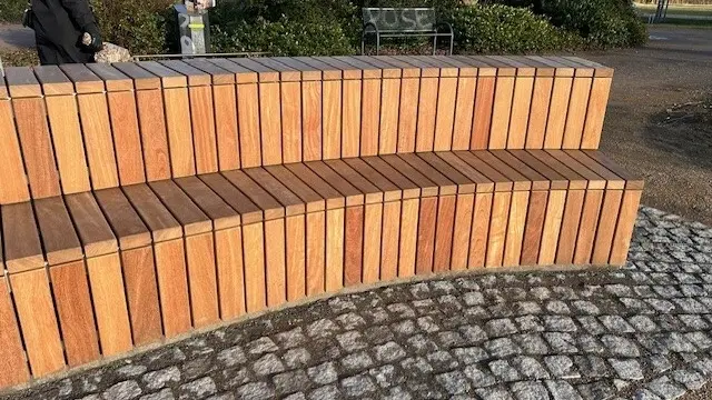 Celle Dammaschwiese Sitzbänke Sondermodelle 25 3 Treppenbank Stufenbank Holztribüne Grijsen Stadtmobiliar