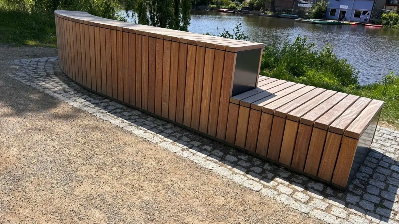Celle Dammaschwiese Sitzbänke Sondermodelle Sommer 5 Stufenbank Holztribüne Grijsen Stadtmobiliar