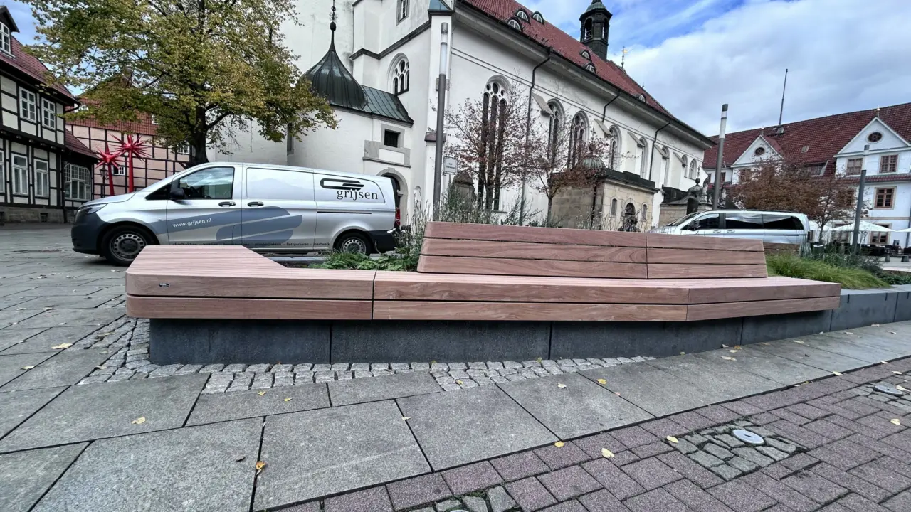 Montage Celle Stechbahn Bankauflagen Plane 8 Flächenentsiegelung Grijsen Stadtmobiliar