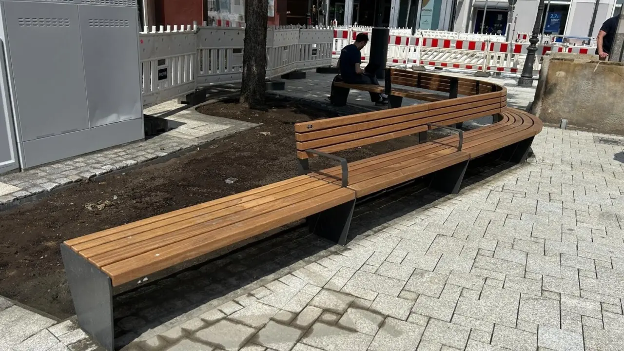 Parkbank Celle Markt 7 Grijsen Stadtmobiliar