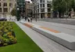 Duesseldorf Koe-Bogen Corneliusplatz Schalenbrunnen 1 Bankauflagen Grijsen Stadtmibiliar
