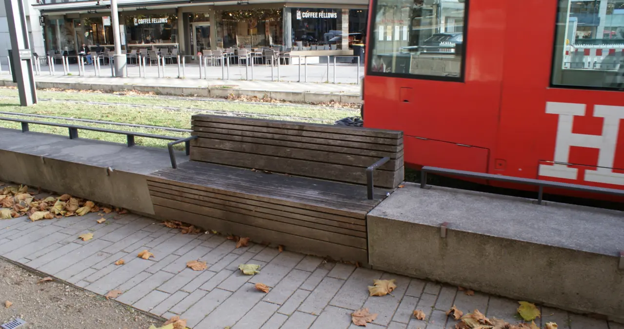 Duesseldorf Koe-Bogen Bankauflagen Grijsen Stadtmibiliar 06 11 57