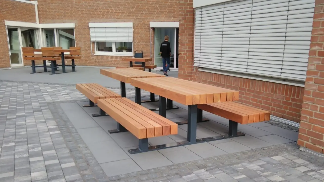 Erftstadt Dakterras Ingenieursbureau Plane Stammtisch picknicksets Sondermodell 6 Grijsen Stadtmobiliar