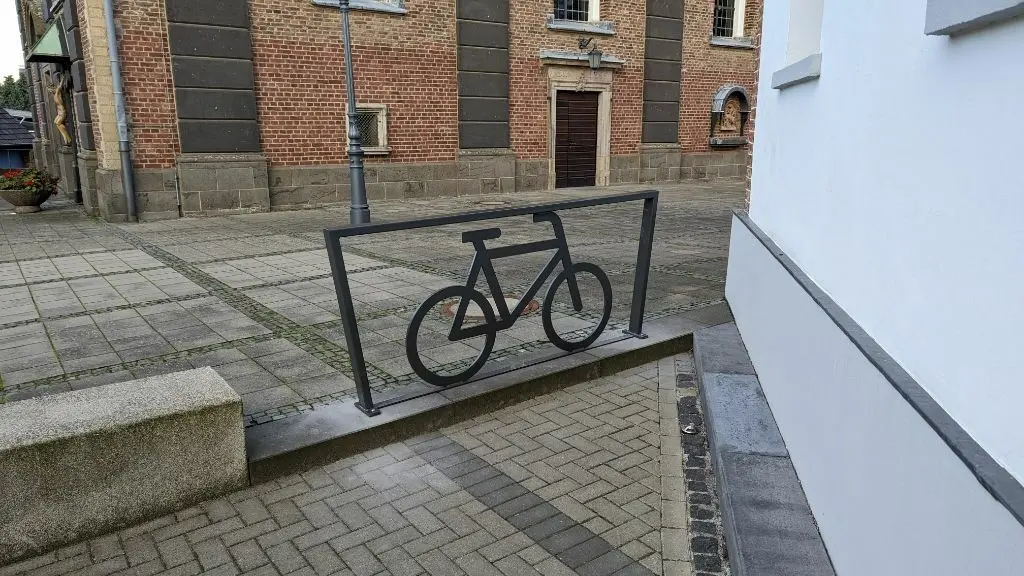 Fahrradständer Cubic XL mit LOGO BV Grevenbroich Grijsen Stadtmobiliar